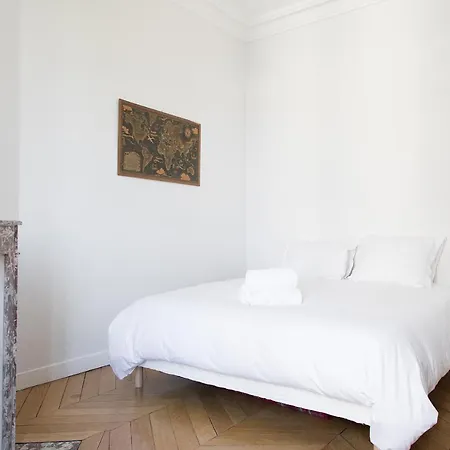 Private Apartment - Maubourg - Eiffel Tower *